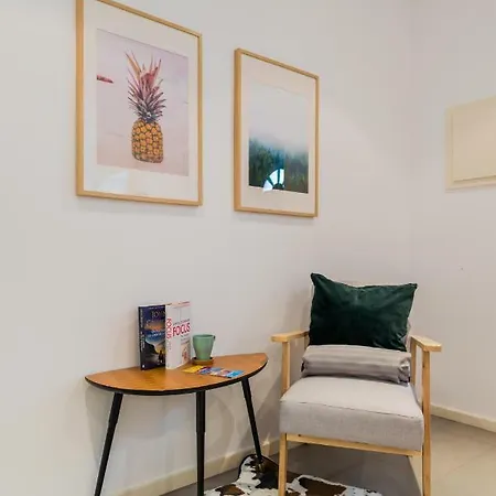 Holiday In Typical Portuguese Street - 2bedroom Apt With Private Entrance & Pateo *