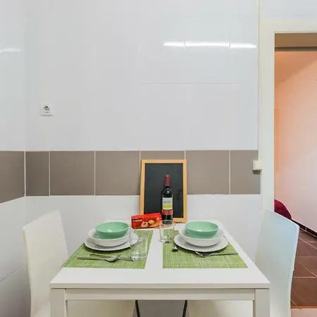 Daire Holiday In Typical Portuguese Street - 2bedroom Apt With Private Entrance & Pateo