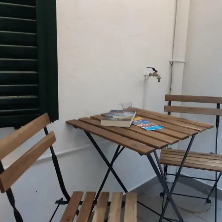 Holiday In Typical Portuguese Street - 2bedroom Apt With Private Entrance & Pateo Lisboa