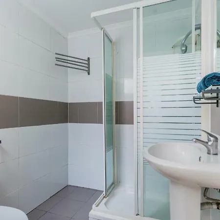 Holiday In Typical Portuguese Street - 2bedroom Apt With Private Entrance & Pateo * Lisboa